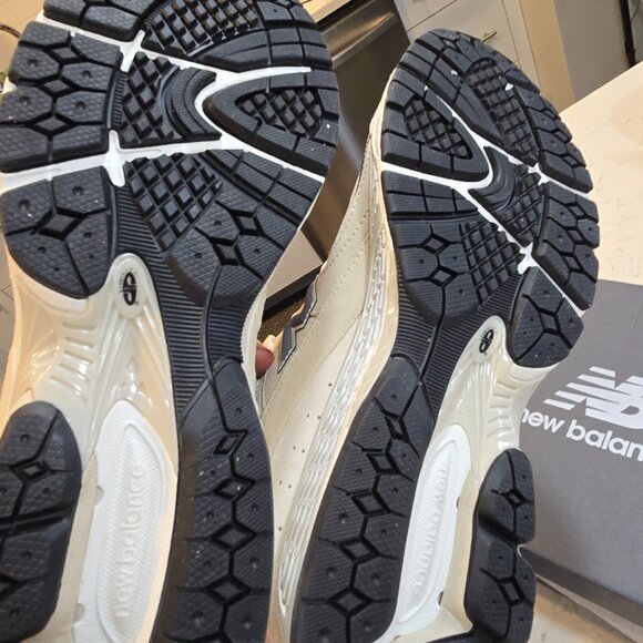 New Balance 2002R M2002RFA Sneaker Men's Sandstone Magnet Lifestyle Shoes SZ 10 - Picture 7 of 8